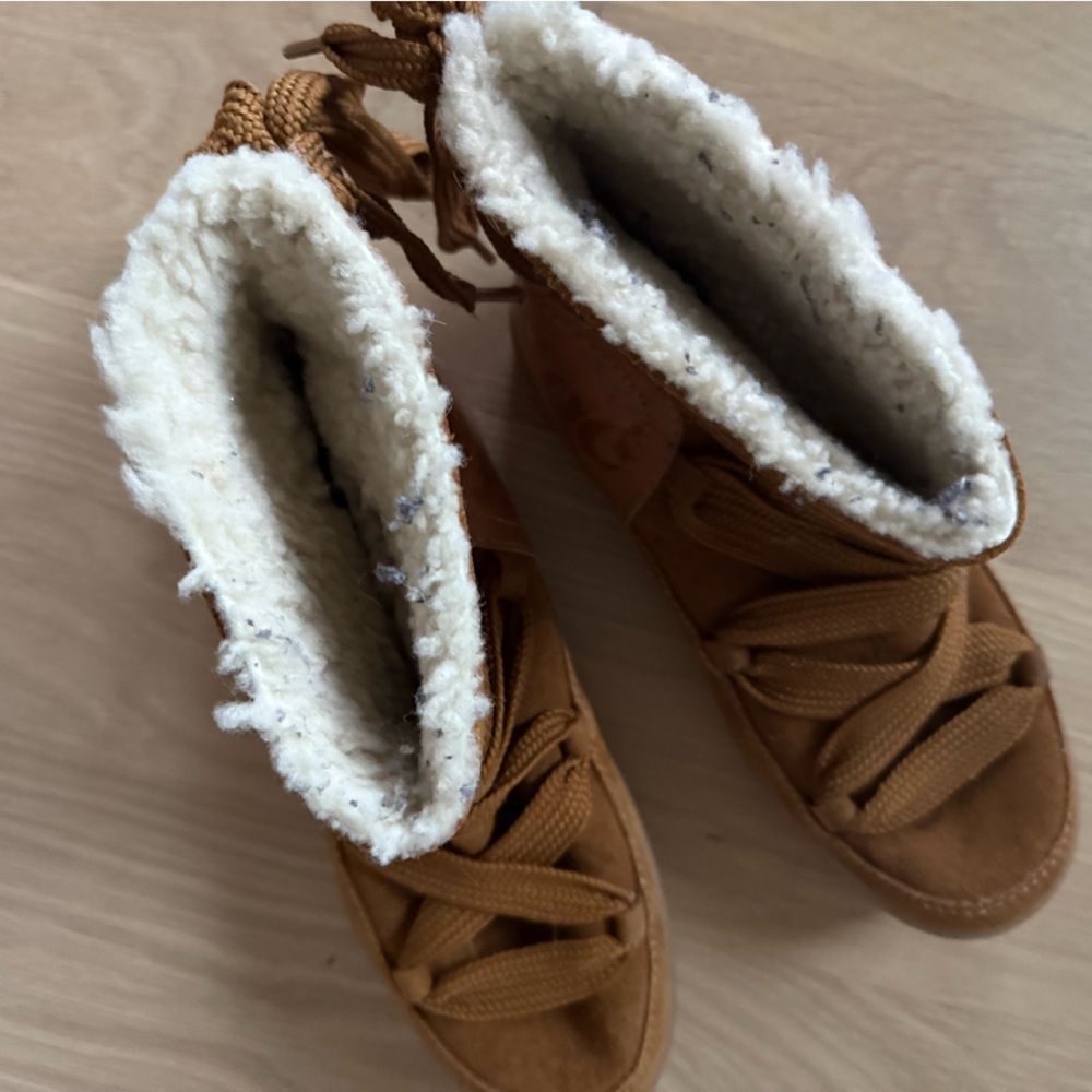 Barely worn Chloe ankle boots as you can tell from the bottom sole.